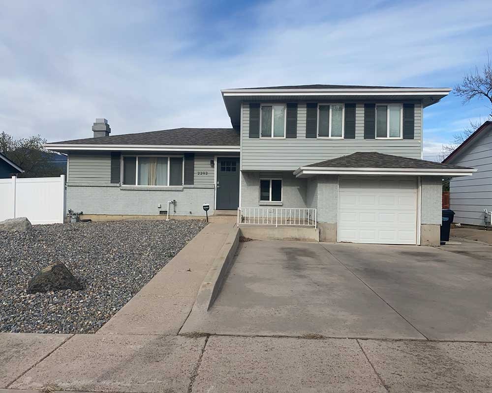 two-tone-james-hardie-siding-before